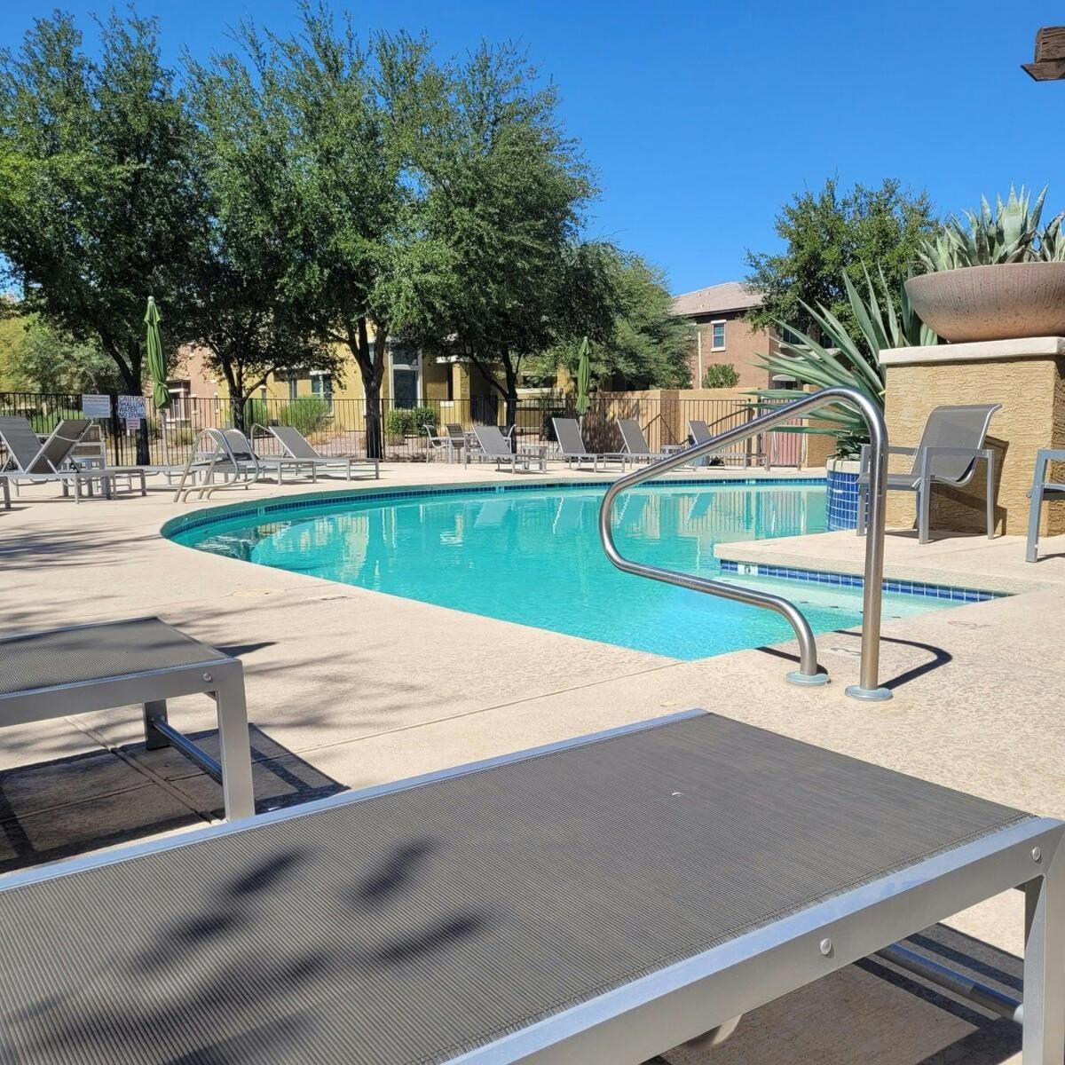 Villa Verde Surprise Stadium - Resort Living Bagian luar foto